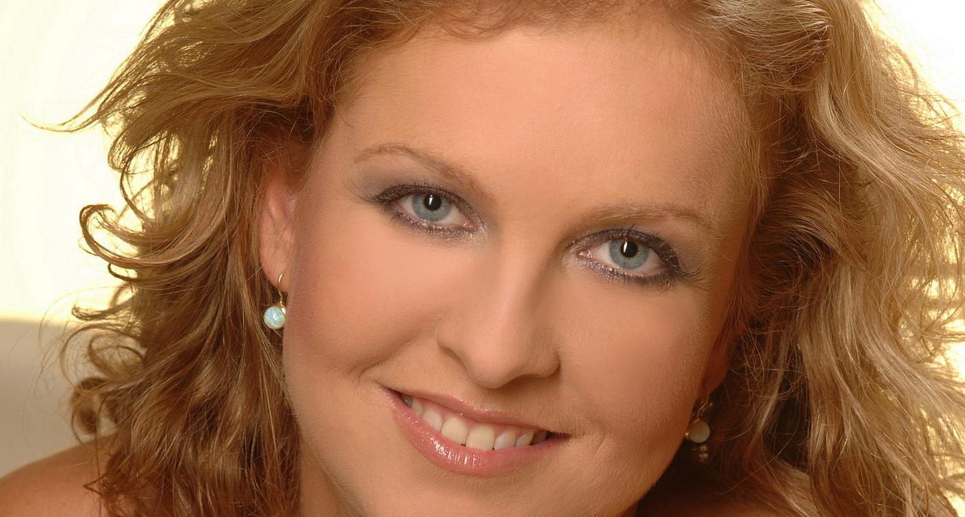Irena Kousalová • Sólový zpěv v žánrech pop, swing a muzikál